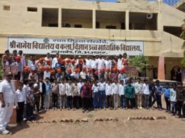 फेटे बांधून, लेझीम-झांज ढोल ताशाच्या गजरात विद्यार्थ्यांची मिरवणूक; श्री नागेश विद्यालयाचा प्रवेशोत्सव उत्साहात
